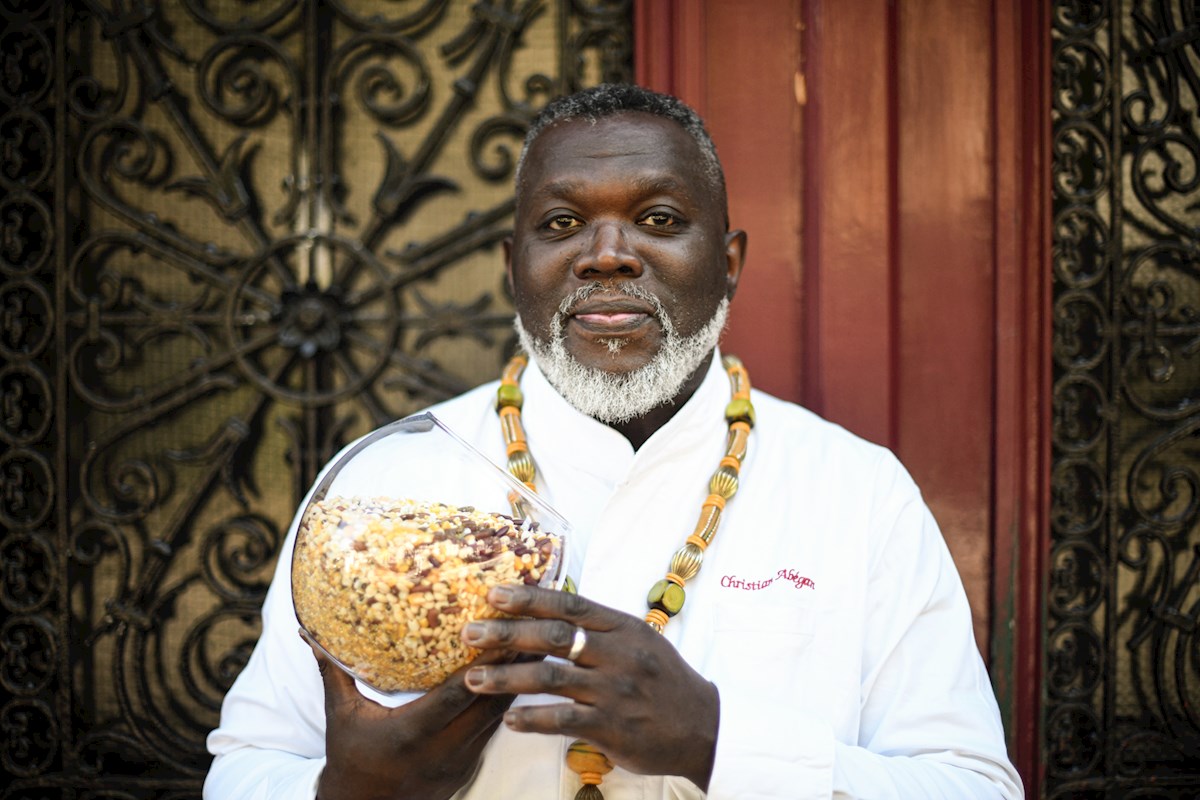 You are currently viewing Christian Abégane, le chef camerounais qui captive les papilles à travers le monde