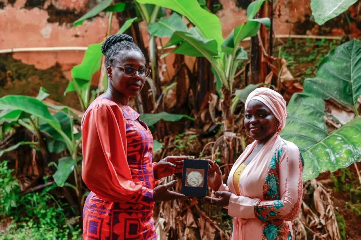 You are currently viewing Sabine Adeline Fanta Yadang et Hadidjatou Daïrou, les deux femmes camerounaises, qui remportent le prix L’Oréal-UNESCO pour leurs recherches sur les plantes médicinales