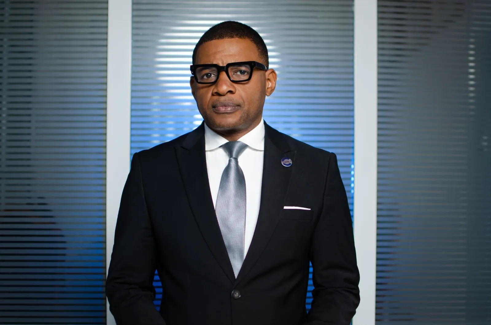 Portrait du Dr Guy Gweth, expert en intelligence stratégique